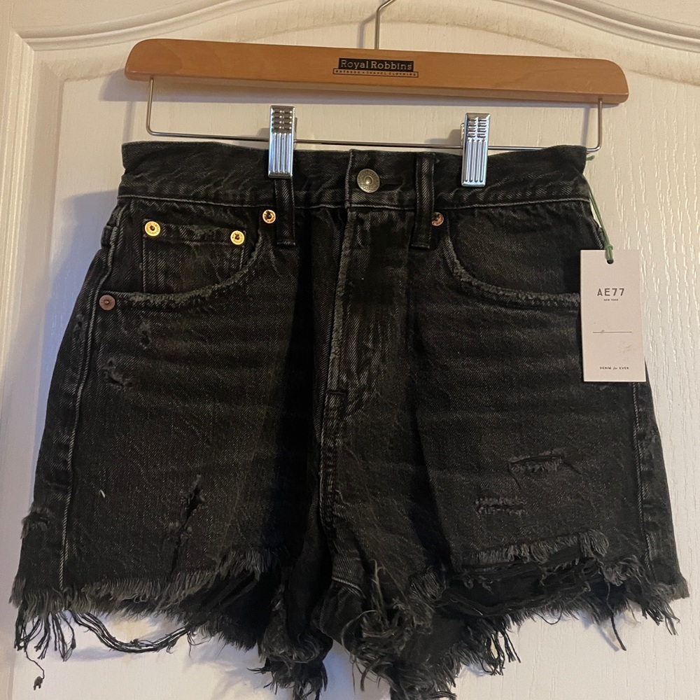 NWT AE77 American Eagle Premium Organic Cotton Jean Shorts Distressed Frayed 24